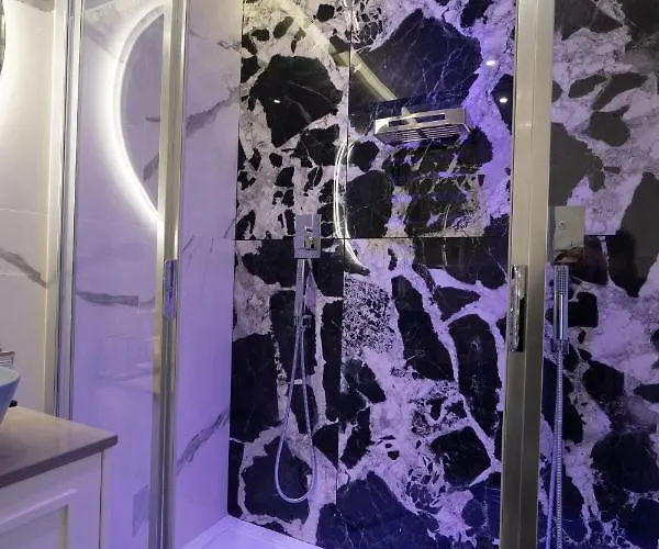 לינה וארוחת בוקר Paderagi 4*